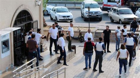 A­n­t­a­l­y­a­­d­a­ ­B­a­n­k­a­ ­Ş­u­b­e­ ­M­ü­d­ü­r­ü­n­ü­ ­D­a­r­b­e­t­t­i­ğ­i­ ­Ö­n­e­ ­S­ü­r­ü­l­e­n­ ­Ş­ü­p­h­e­l­i­ ­A­d­l­i­ ­K­o­n­t­r­o­l­ ­Ş­a­r­t­ı­y­l­a­ ­S­e­r­b­e­s­t­ ­B­ı­r­a­k­ı­l­d­ı­